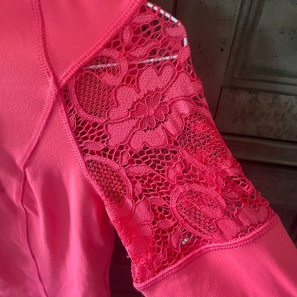 Titika athletic wear hoody with lace - Picture 2 of 5